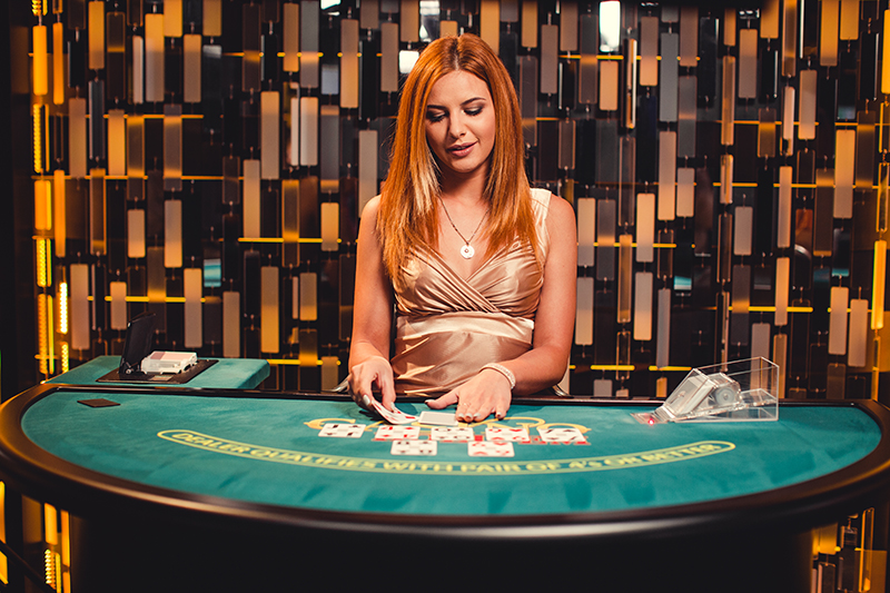 Live Casino Hold'em female brunette